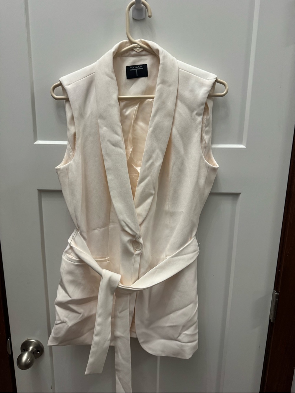 Tahari Cream Sleeveless Belted Blazer Vest